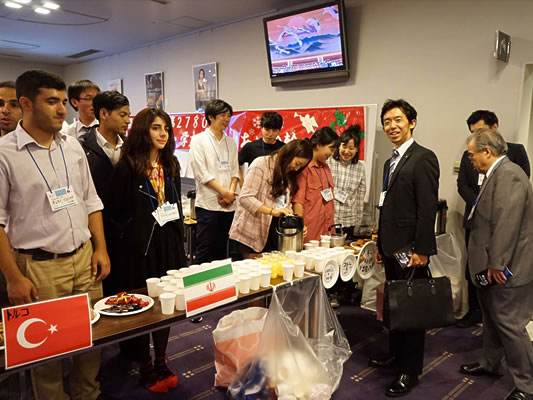 米山奨学生によるお茶サービス