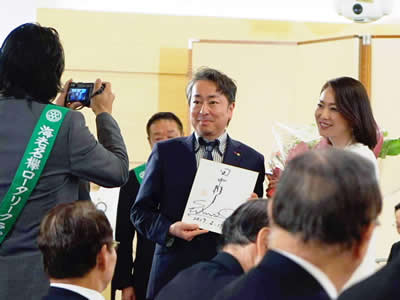 田中さんに色紙をもらいました