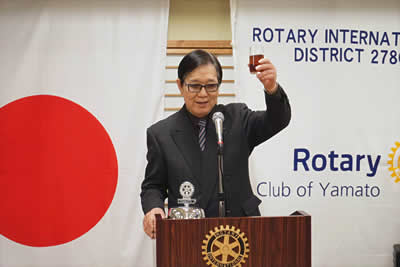 岡田パスト会長による乾杯のご発声