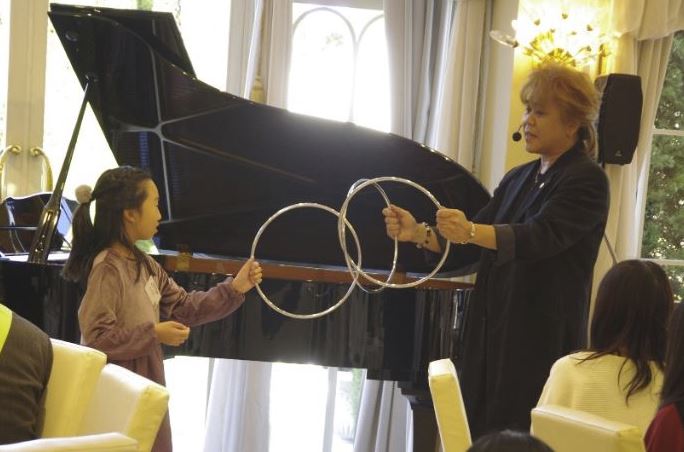 手品にびっくり！