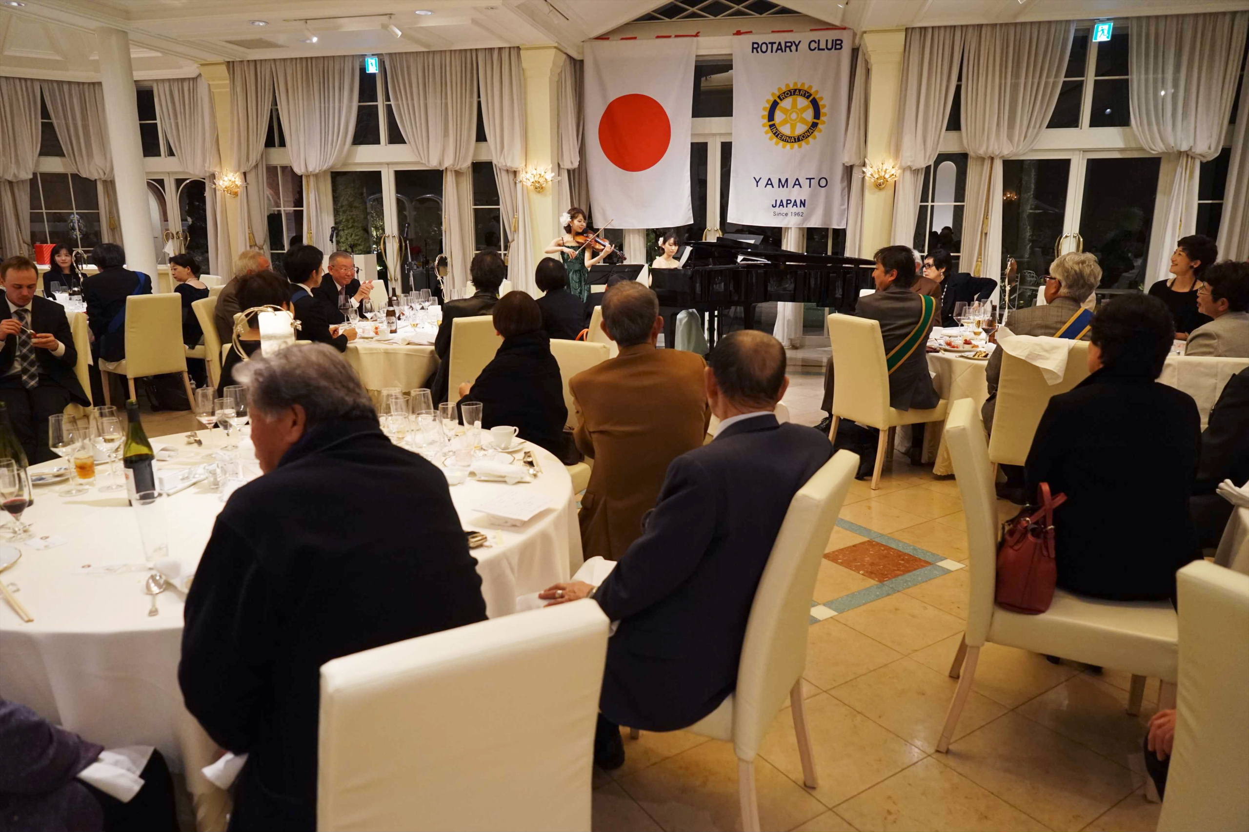 着席ビュッフェ