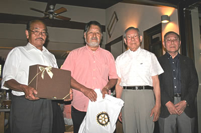 新旧の会長・幹事